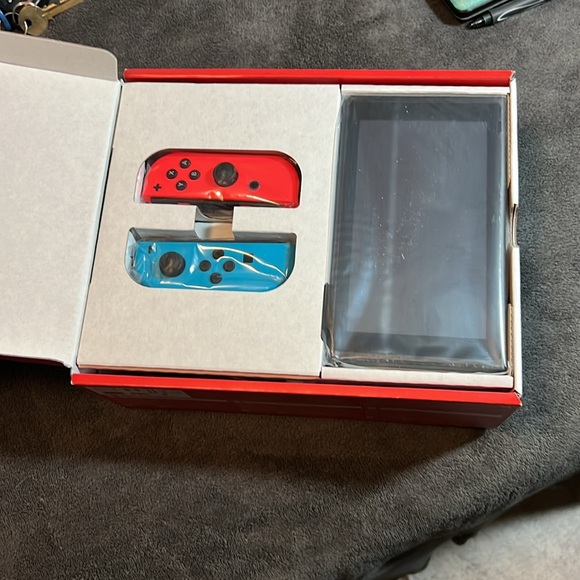 Nintendo Switch - Picture 3 of 3